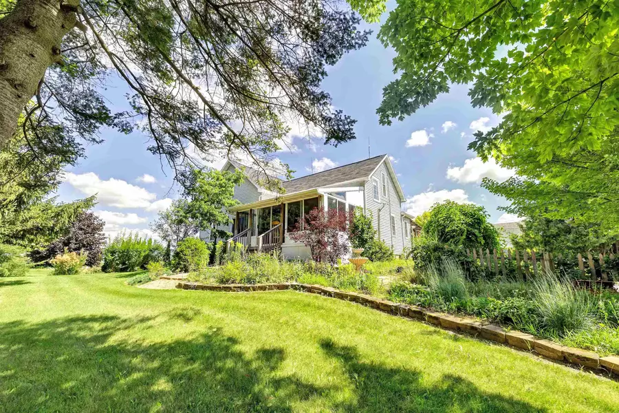 1562 SAFIAN RD, Pulaski, WI 54162