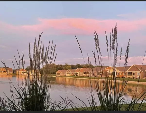 1443 PRAIRIE LAKE CIR #30, Neenah, WI 54956