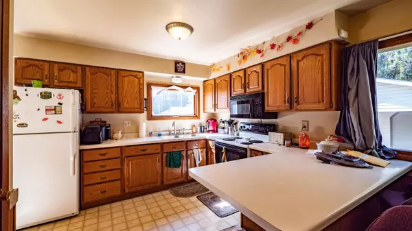 Waupaca, WI 54981-1819,824 7TH ST