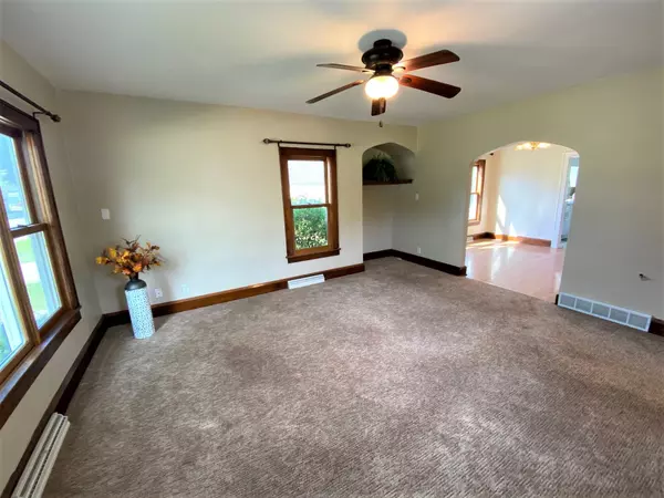 Appleton, WI 54914,814 W BELL AVE