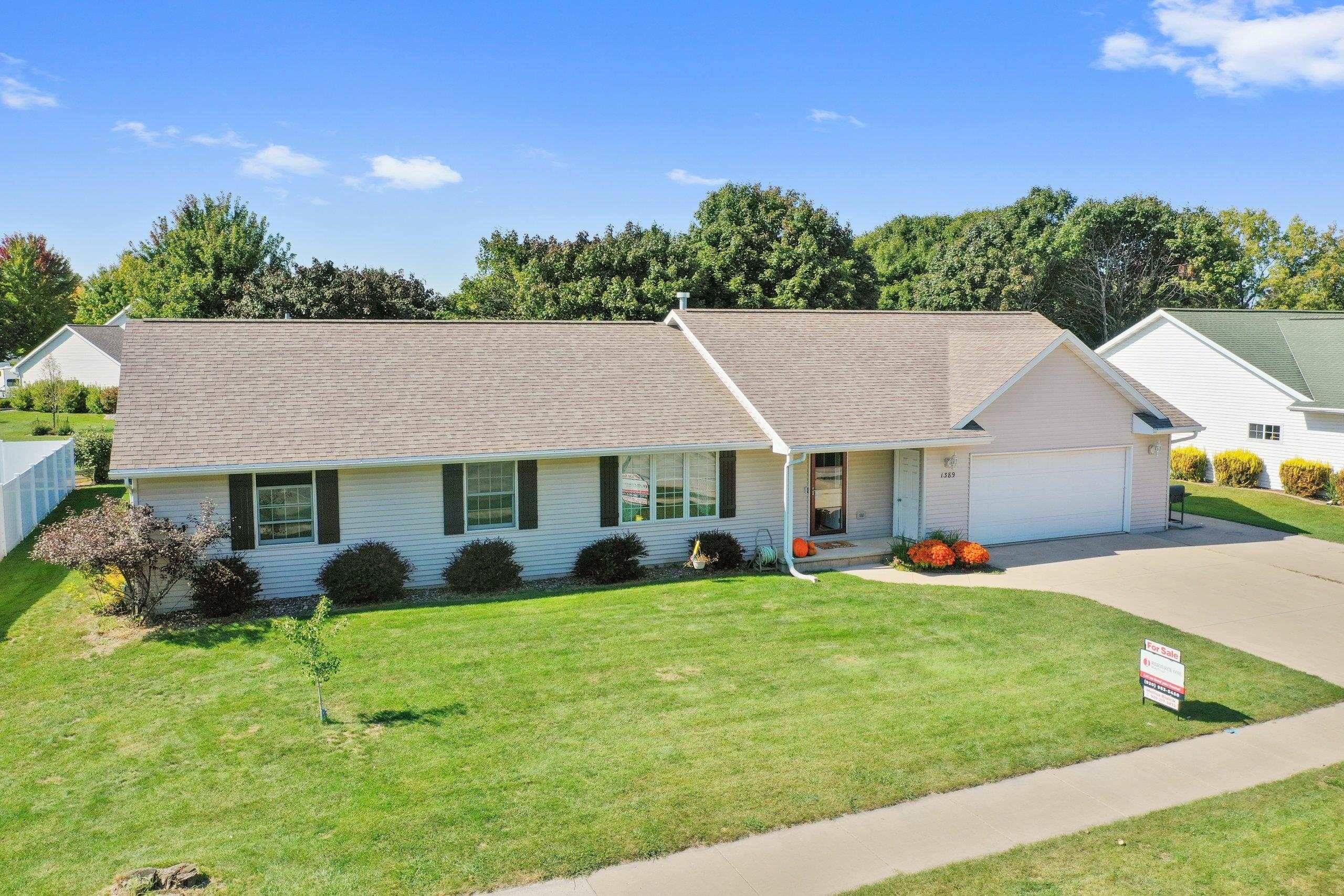 1389 HILLCREST HEIGHTS, Green Bay, WI 54313-7219