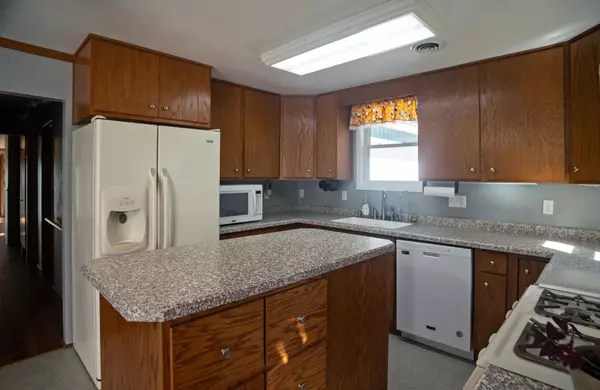 Waupaca, WI 54981,E2206 PARFREYVILLE RD