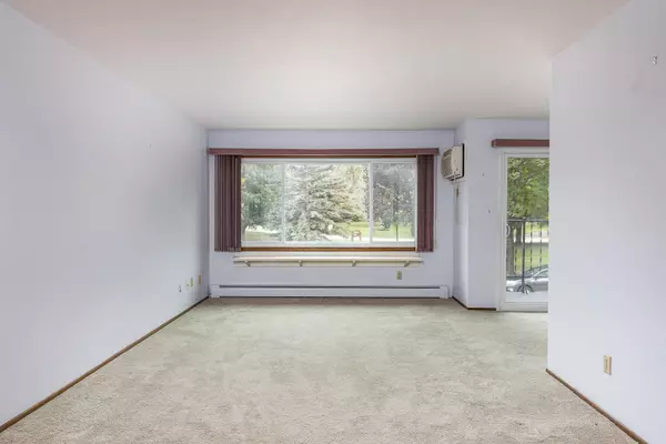 Appleton, WI 54911-5301,10 GREEN BAY CT #104