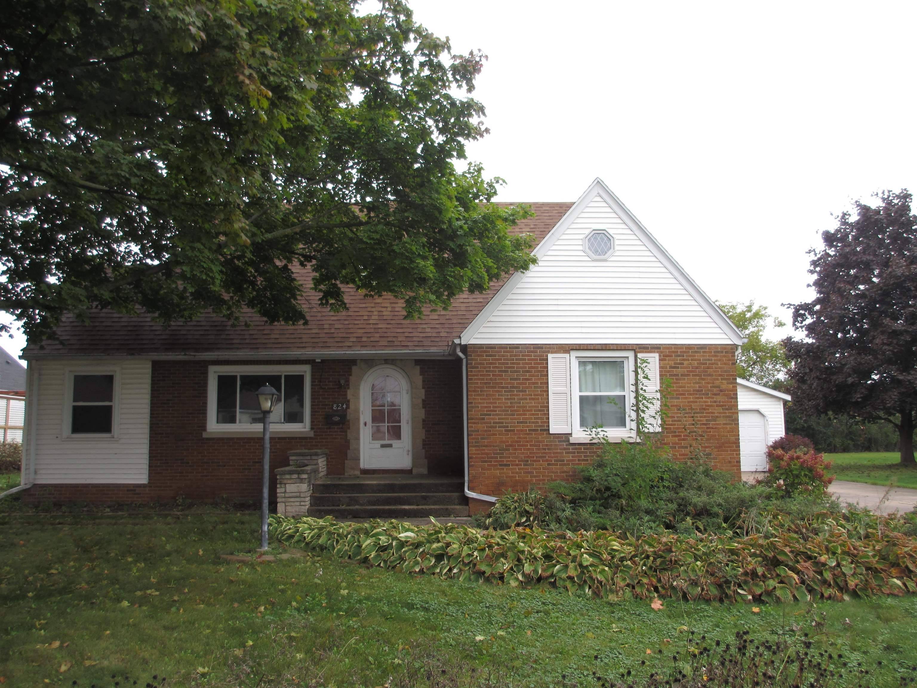 824 9TH ST, Menasha, WI 54952