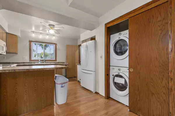 Appleton, WI 54911,542 N DIVISION ST