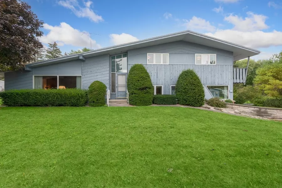 335 S JACKSON ST, Valders, WI 54245-9546