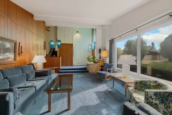 Valders, WI 54245-9546,335 S JACKSON ST