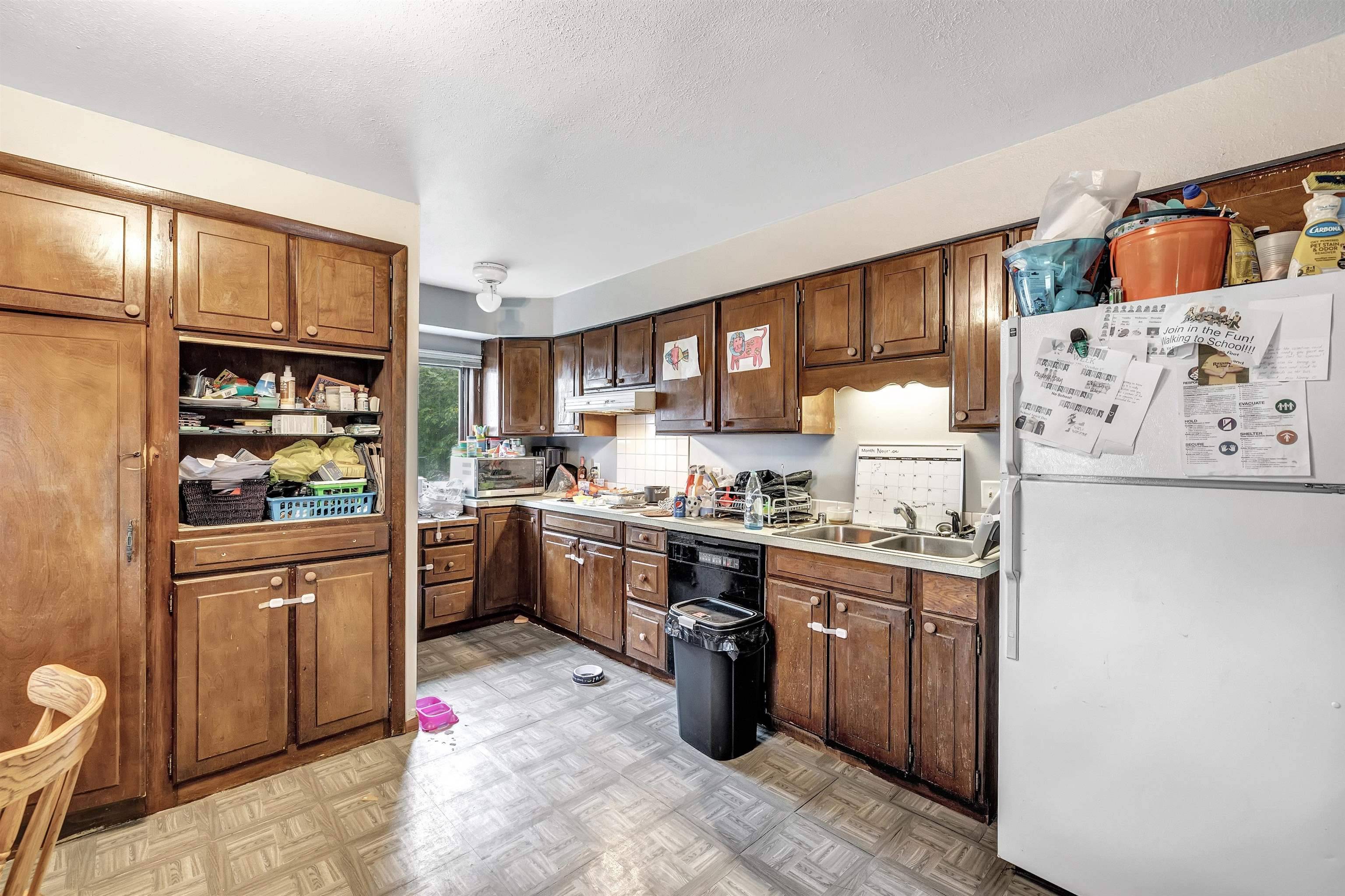 Menasha, WI 54952,525 6TH ST