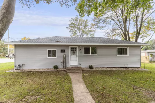 401 W PARKER ST, Weyauwega, WI 54983