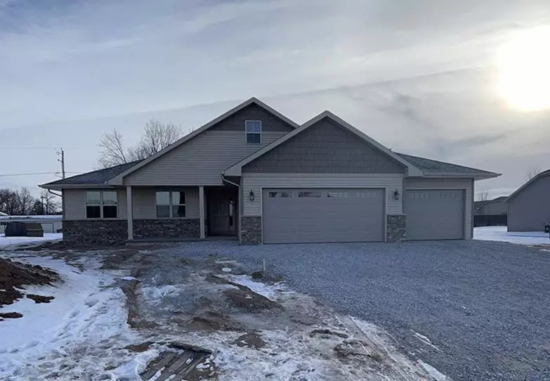 706 COVERED WAGON TRL, Pulaski, WI 54162