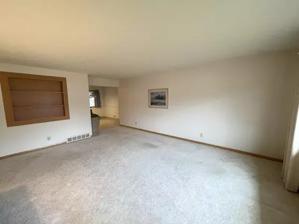 Menasha, WI 54952,825 JOHN ST