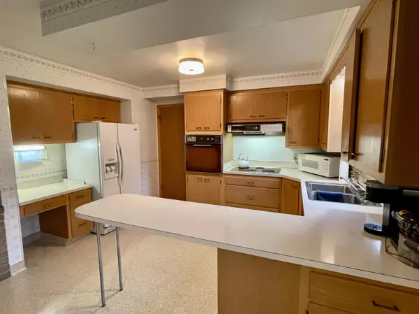 Menasha, WI 54952,825 JOHN ST