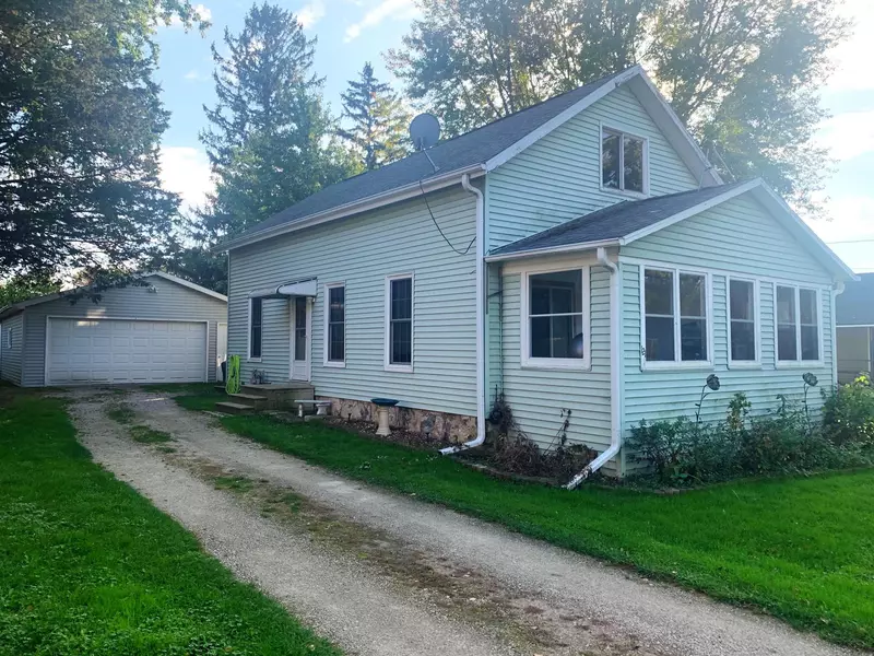 121 DAVIS ST, Stockbridge, WI 53088