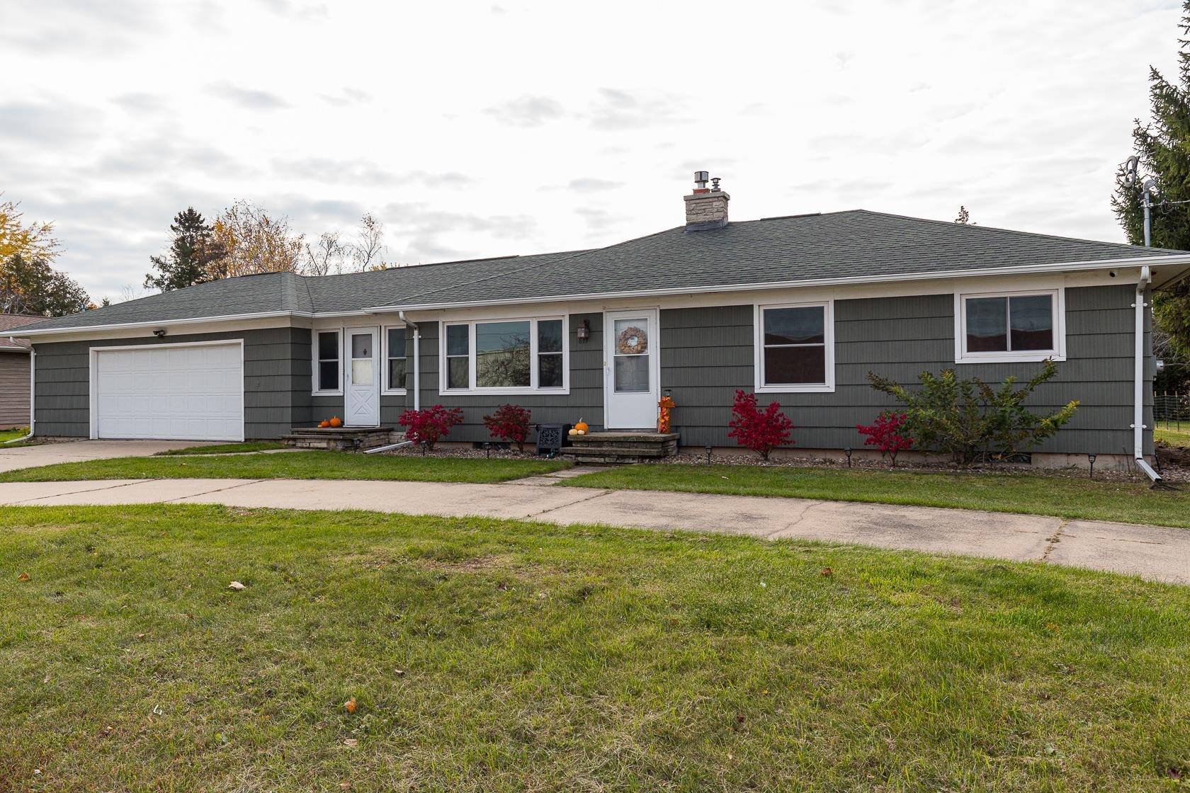 817 MIDWAY RD, Menasha, WI 54952