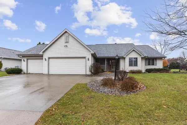 126 EDGEWOOD LN, Combined Locks, WI 54113-1256