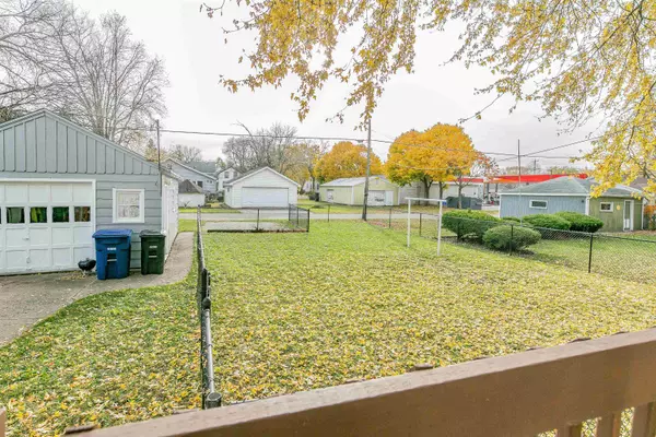 Oshkosh, WI 54901,831 WAUGOO AVE