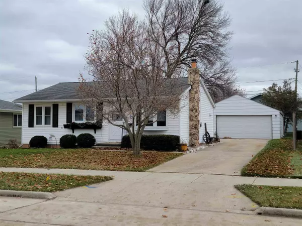 1717 CRYSTAL SPRINGS AVE, Oshkosh, WI 54902-6122