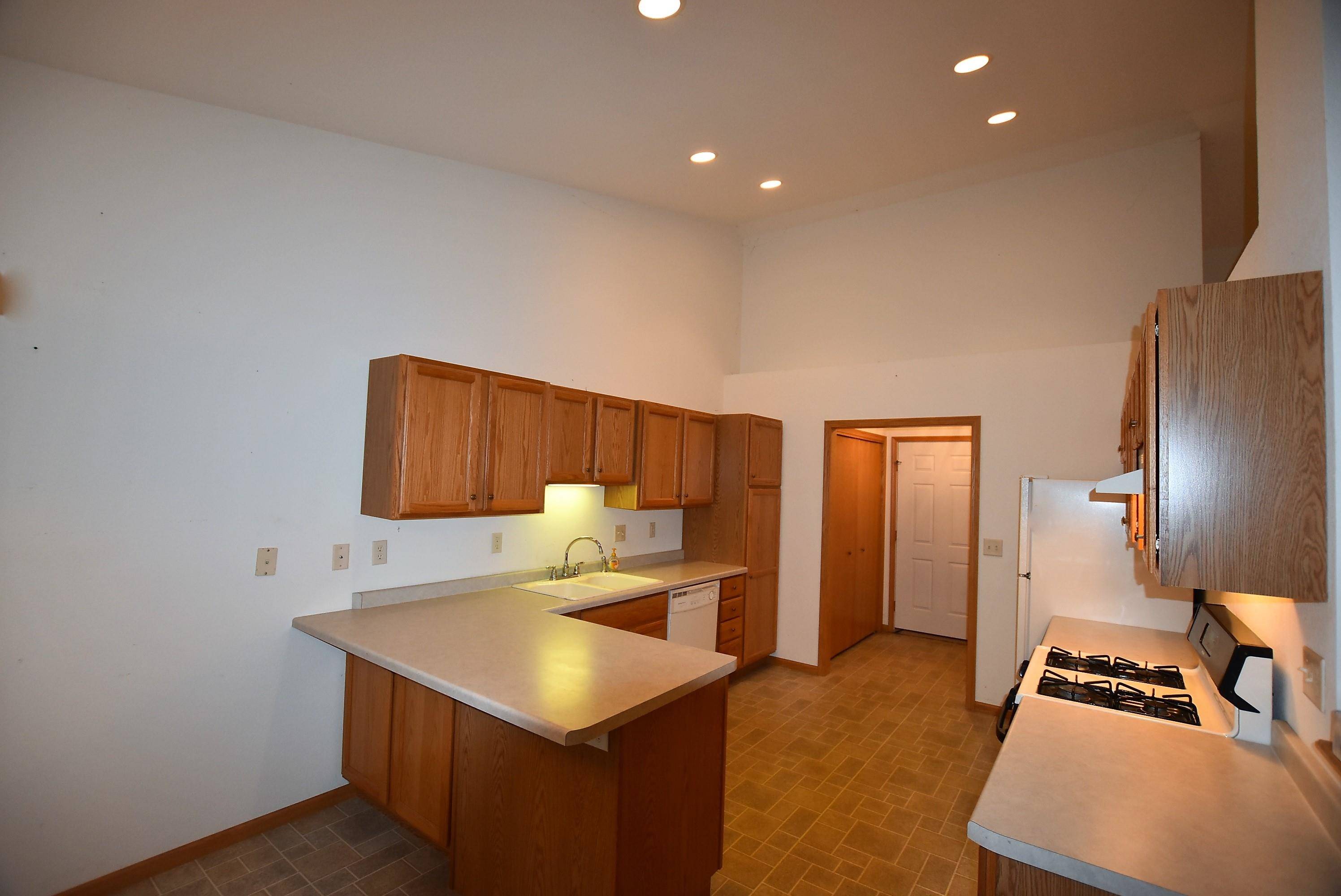 Oshkosh, WI 54901-1585,425 W PACKER AVE