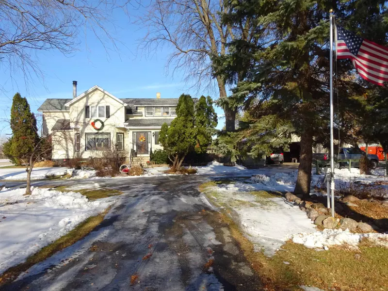 3370 JACKSON ST, Oshkosh, WI 54901-1210