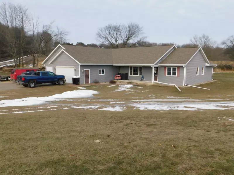 W13034 STEINFEST RD, Tigerton, WI 54486-8783