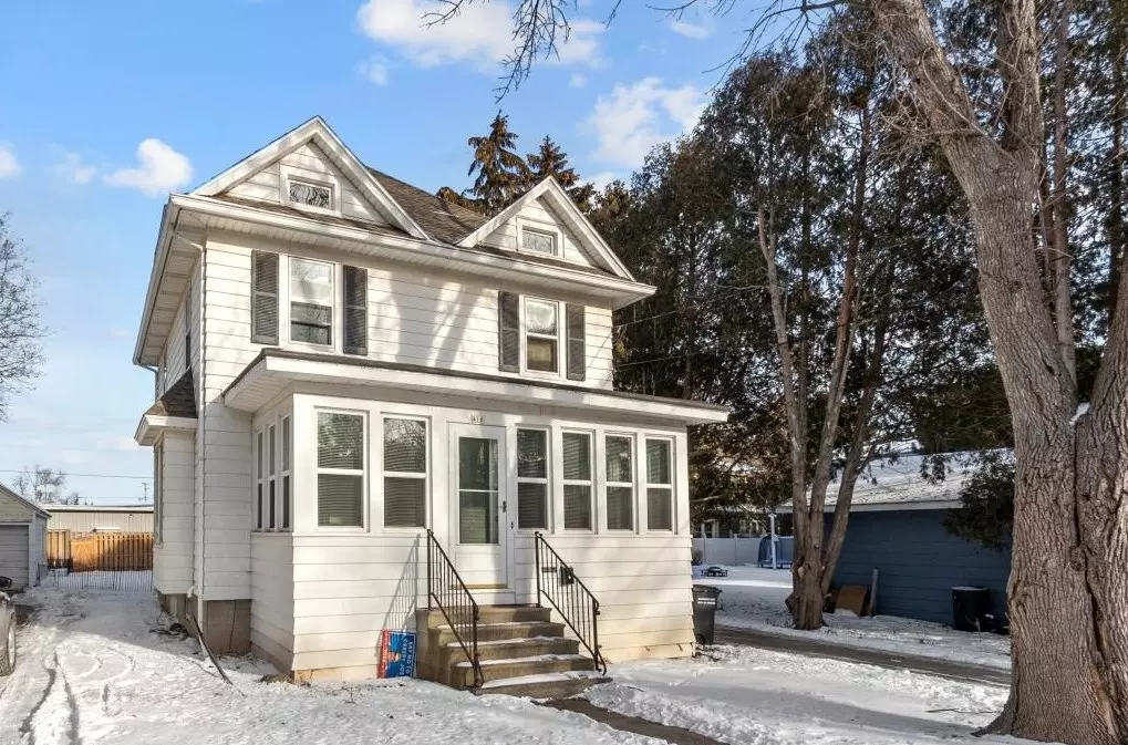 Oshkosh, WI 54901-2974,416 HOBBS AVE