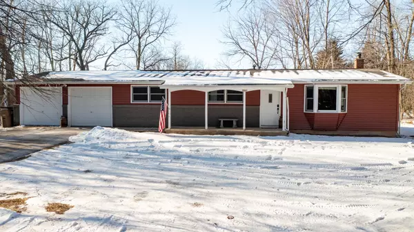 1895 LEONARD POINT RD, Oshkosh, WI 54904-9328