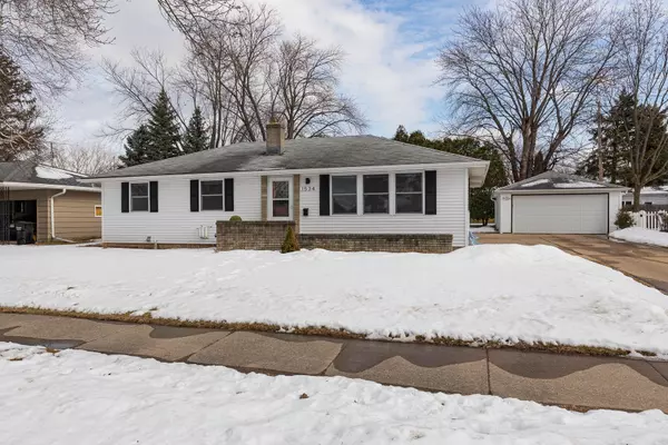 1534 N NICHOLAS ST, Appleton, WI 54914