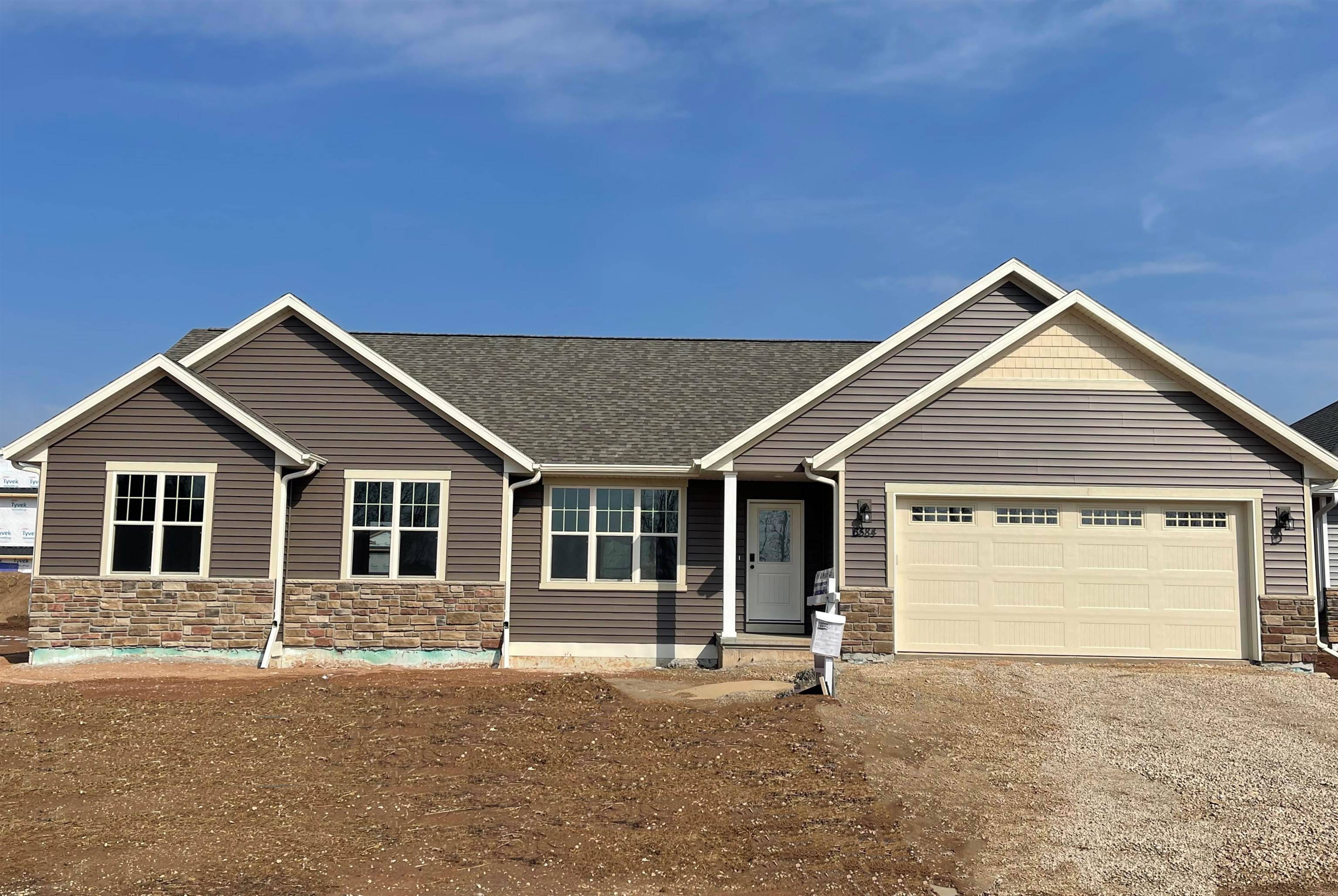 W6584 ETHAN DR, Appleton, WI 54915