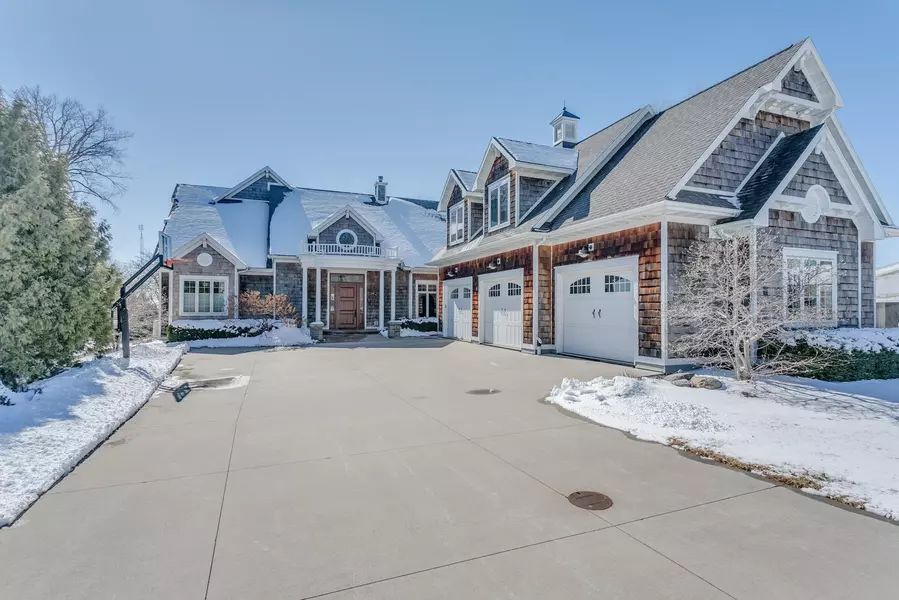 1031 BAY SHORE DR, Oshkosh, WI 54901