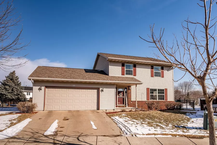 3896 COBBLESTONE CT, Oshkosh, WI 54901-8120