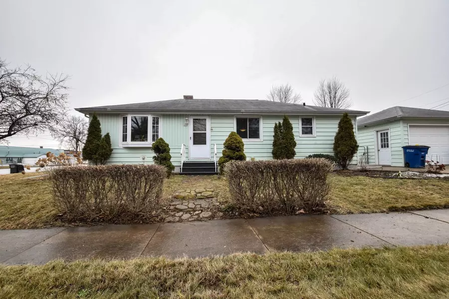 206 PARK ST, Pulaski, WI 54162-8847