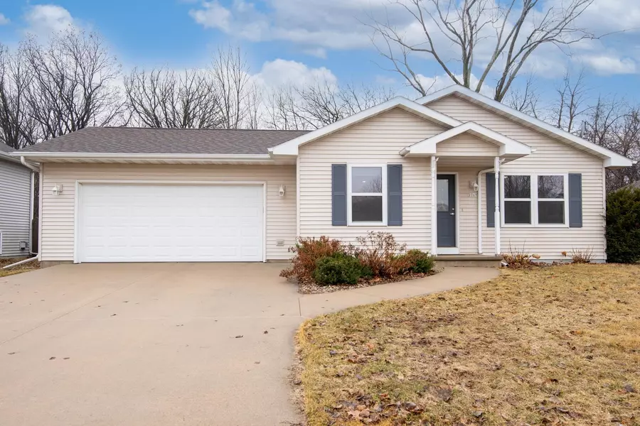 2767 CLOVER ST, Oshkosh, WI 54901