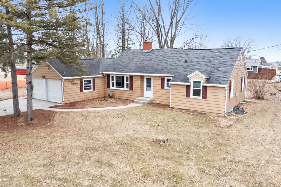 609 LINCOLN ST, Pulaski, WI 54162