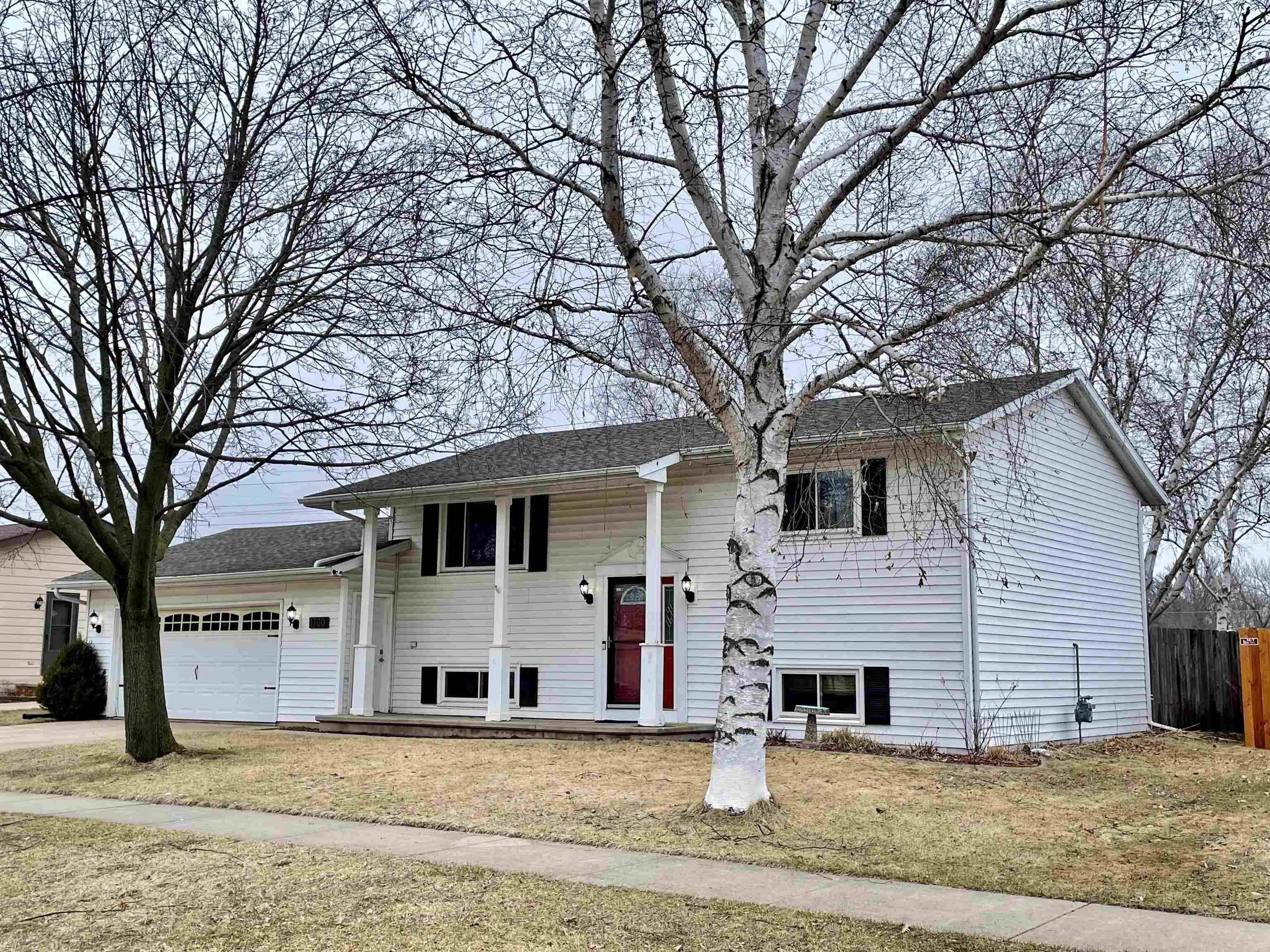 1700 E SYLVAN AVE, Appleton, WI 54915