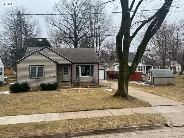 124 WILLOW ST, Clintonville, WI 54929