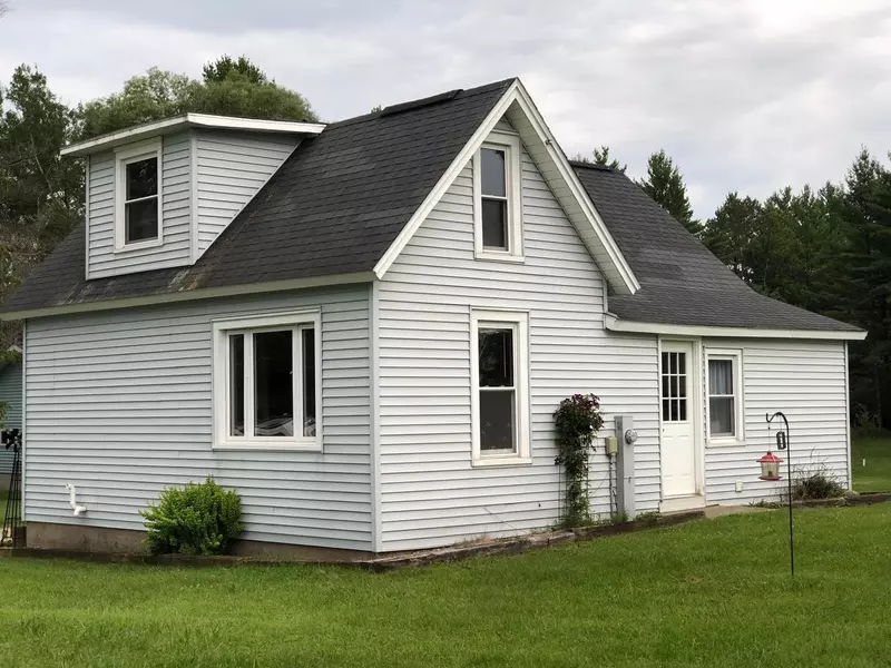 W5419 13 RD, Wallace, MI 49893