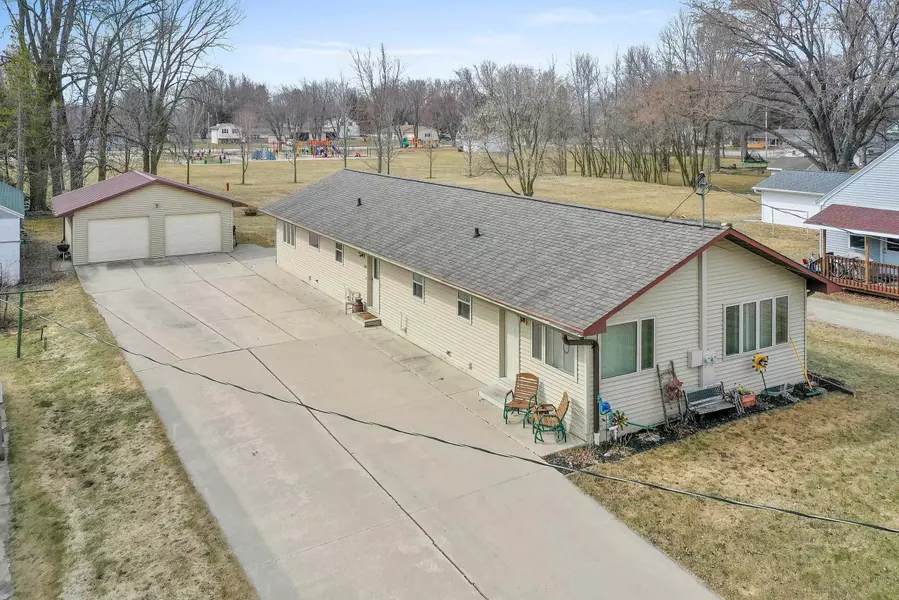 218 FRONT ST, Pulaski, WI 54162-7968