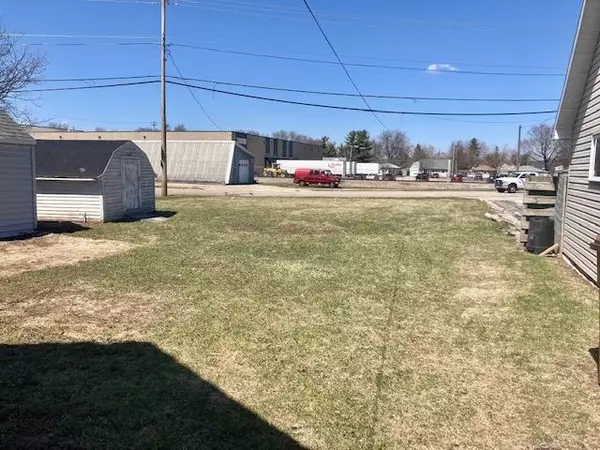 Menasha, WI 54952,824 3RD ST