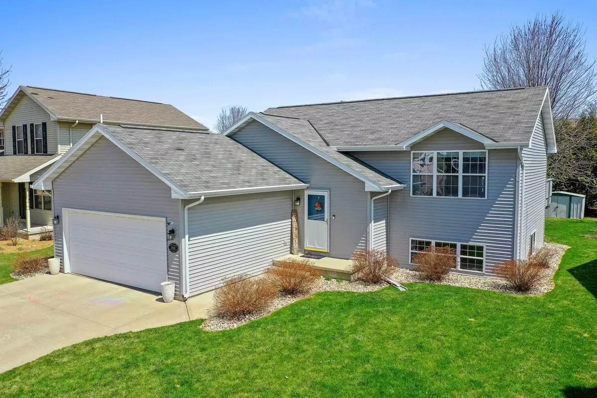 Neenah, WI 54956-6103,2528 MAPLE GROVE DR