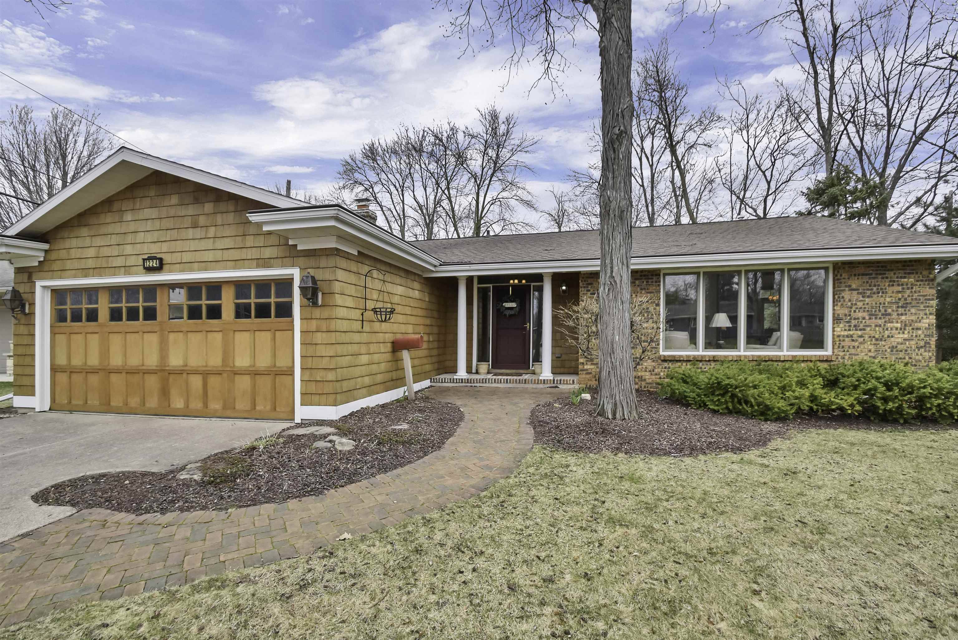 1224 E HARDING DR, Appleton, WI 54915-2539