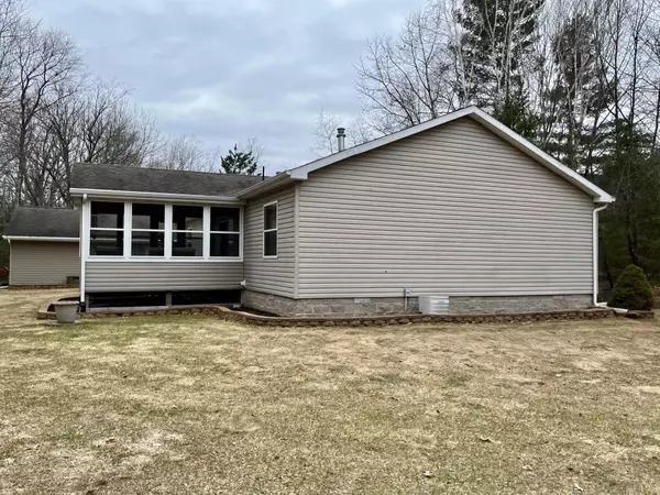 Wausaukee, WI 54177,N9532 COTTAGE LN