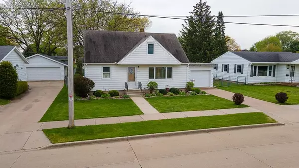 Oshkosh, WI 54902,877 W 18TH AVE