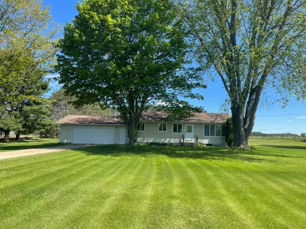 E10692 CTY ROAD C, Clintonville, WI 54929-9526