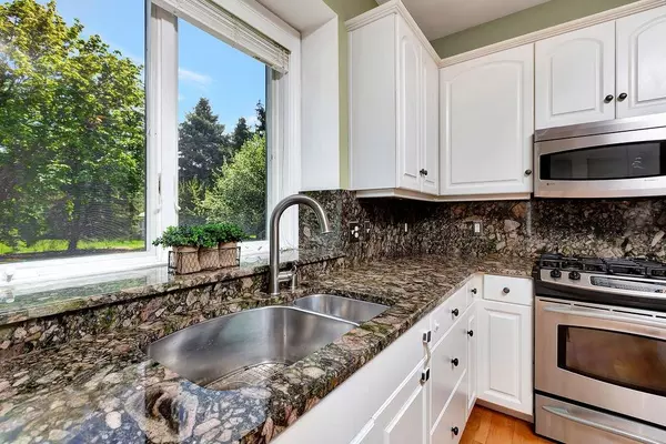 Neenah, WI 54956,1324 BRADFORD CT