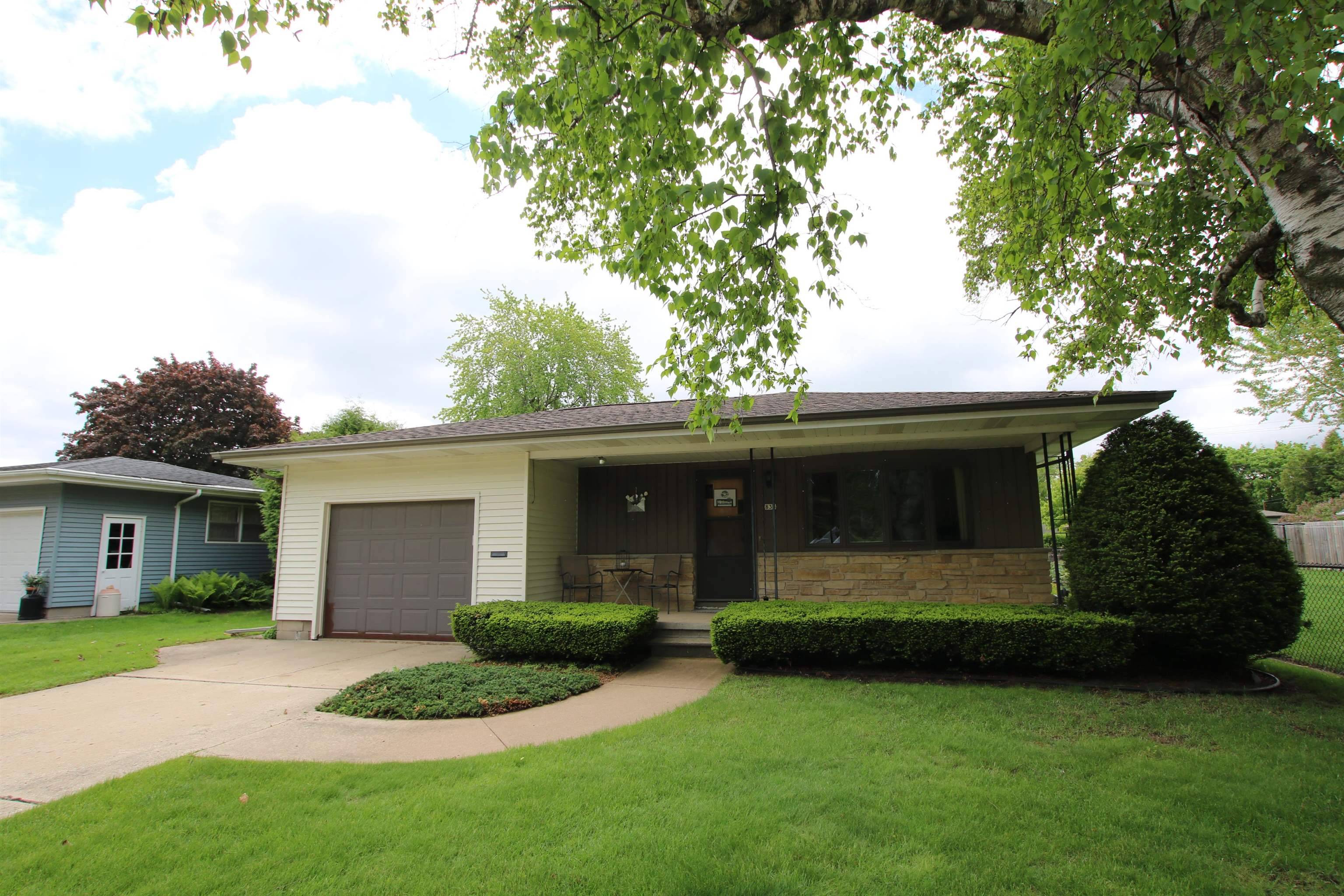 Oshkosh, WI 54902-6714,833 W 18TH AVE