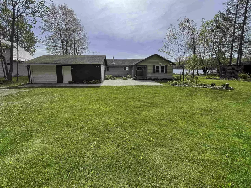 9390 HILBERT DR, Armstrong Creek, WI 54103