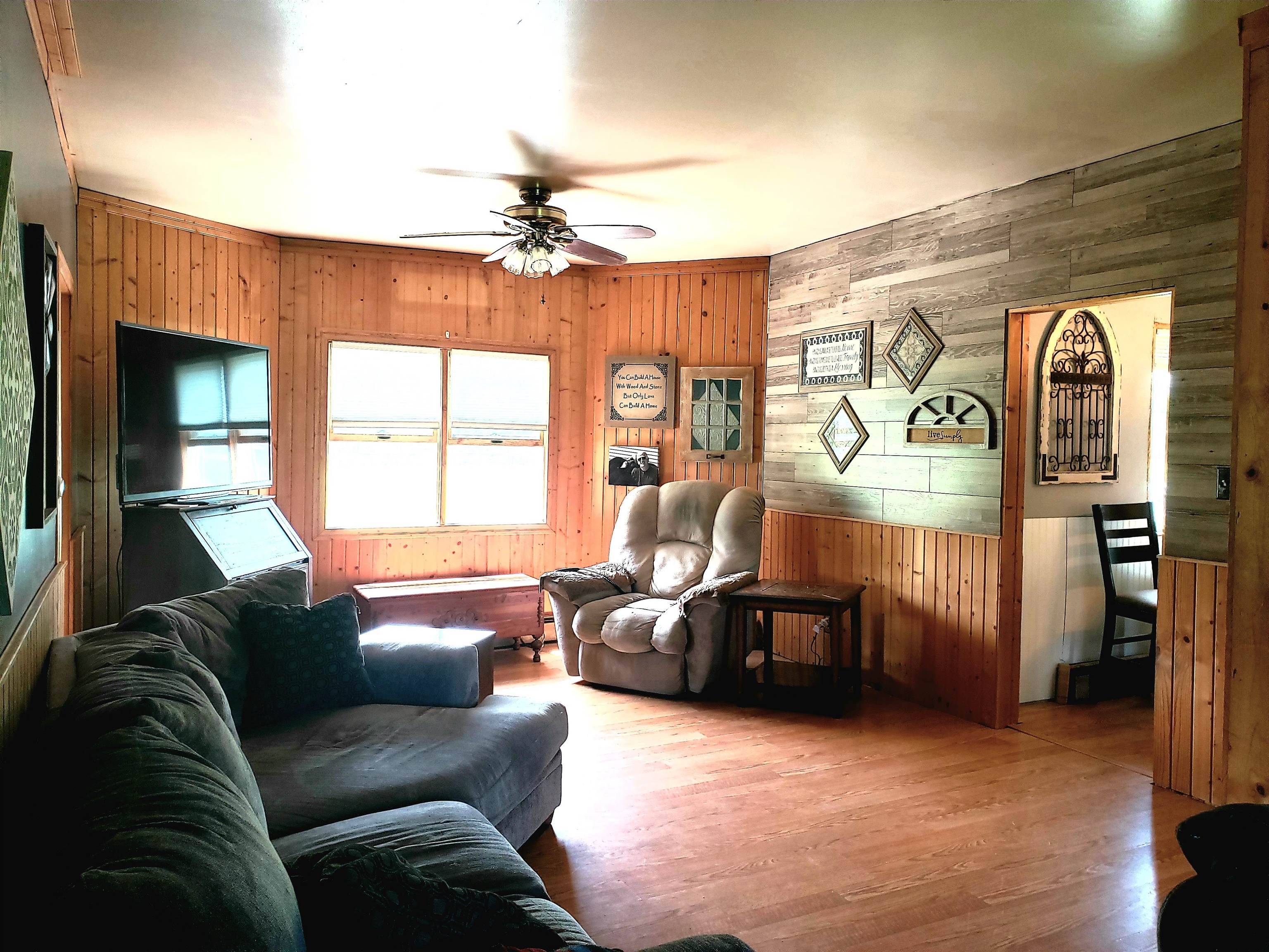Omro, WI 54963,4491 GINNOW RD