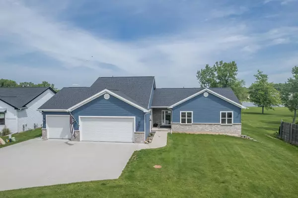 2448 LAKE COTTAGE CT, Menasha, WI 54952