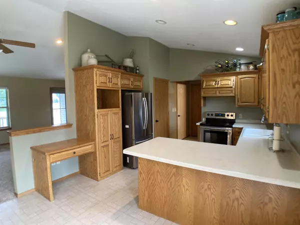 Cecil, WI 54111,370 HOGAN CT