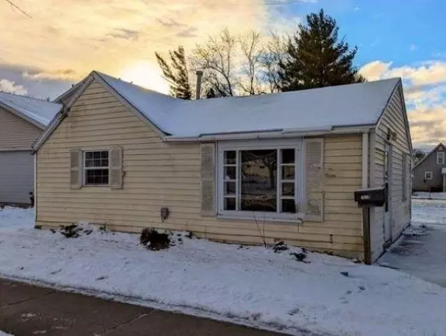 215 KAMPS ST, Combined Locks, WI 54113